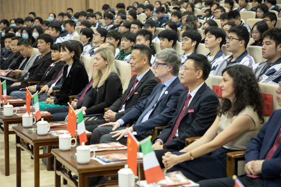 意大利對外貿易委員會上海代表處首席代表augusto di giacinto 迪嘉慶