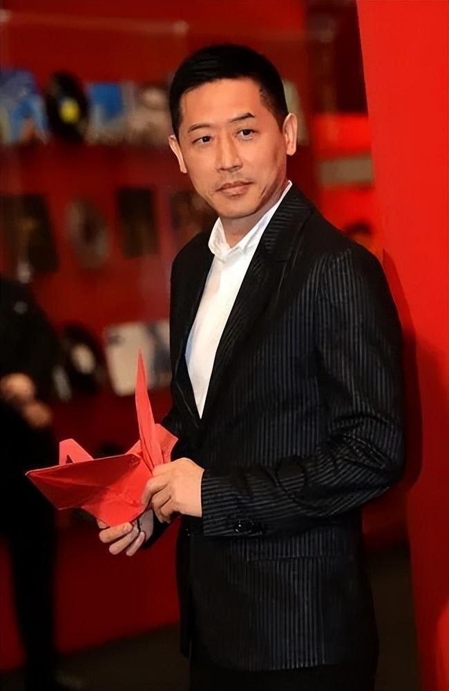 21年过去了,那个要为张国荣终身不娶的唐鹤德,他做到了吗?