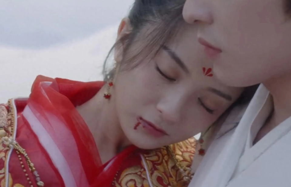 不只是这样经典的镜头无法展现美感,在厉嘉琪身穿普通古装时,这种普女