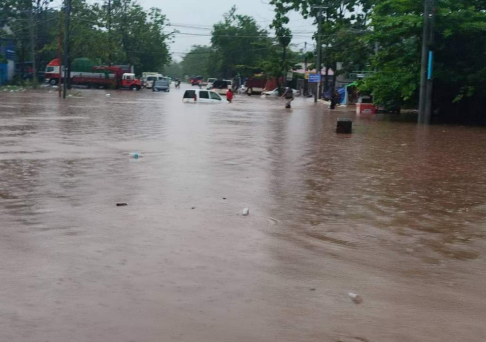 缅甸克伦邦妙瓦底市暴雨肆虐,洪水围城三日未退