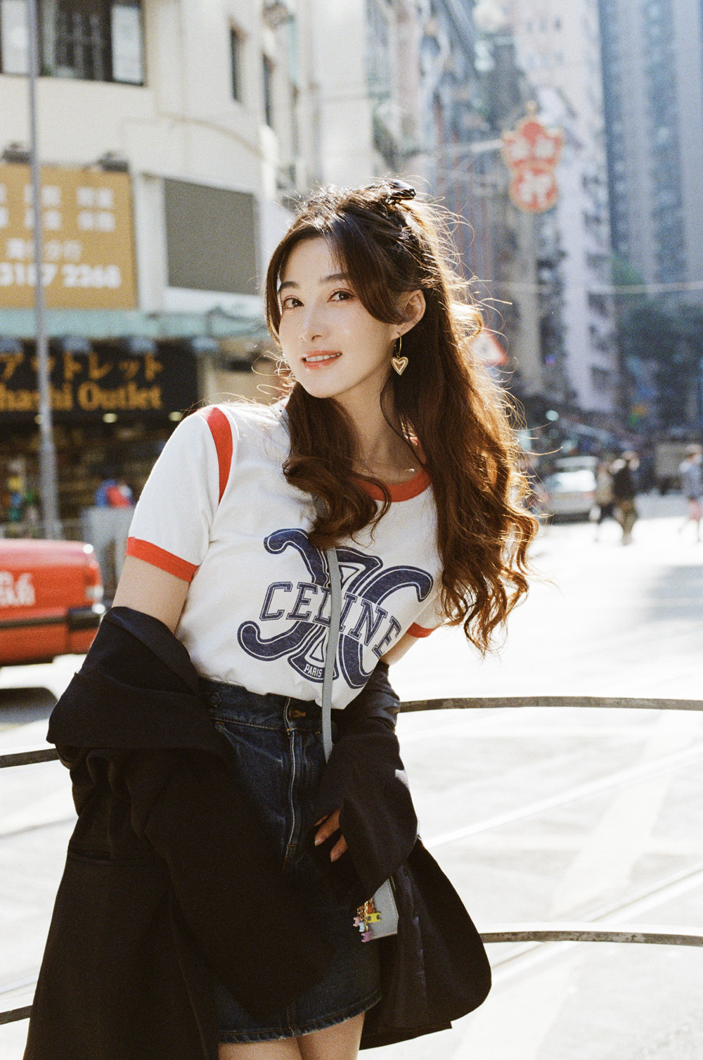 新晋小花孙嘉璐晒小年夜大片,雪糕吃掉一半,咬唇小动作超可爱_腾讯