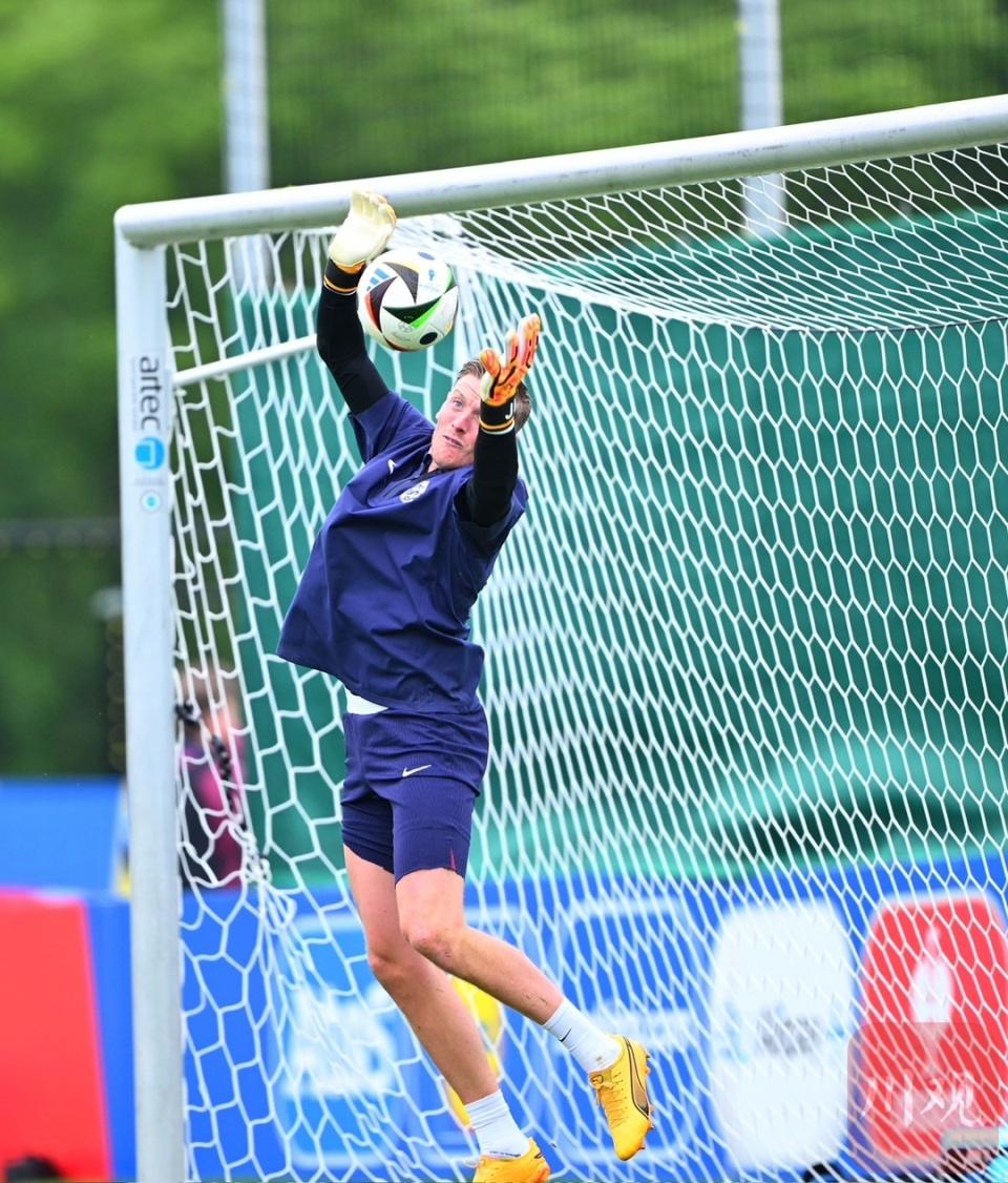 目前足坛身价最高的"贝皇"——贝林厄姆目前足坛身价最高的"贝皇"