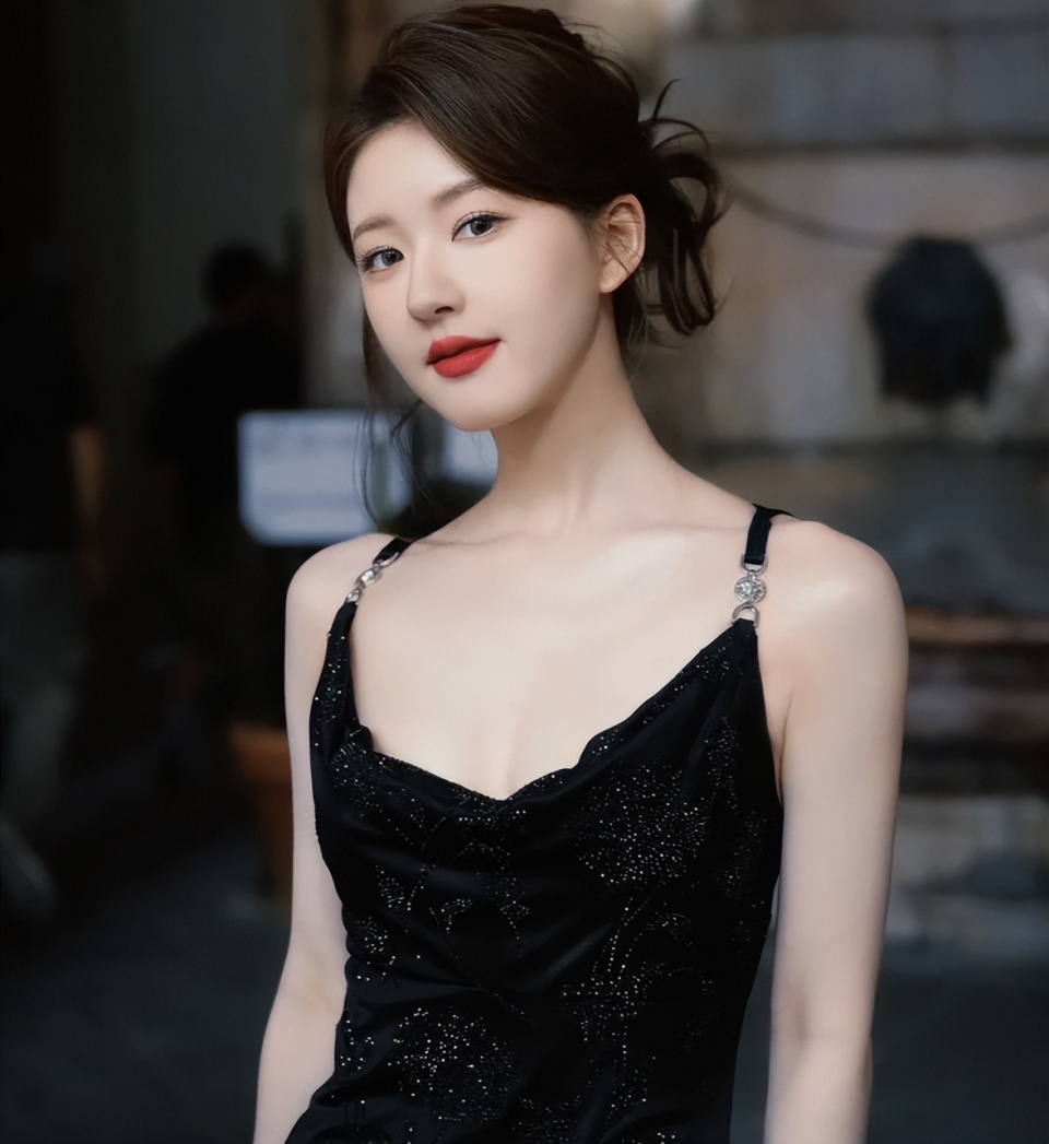 刘亦菲出发巴黎nba,穿抹胸短裙不怕冷,瘦身成功,韵味不减!_腾讯新闻