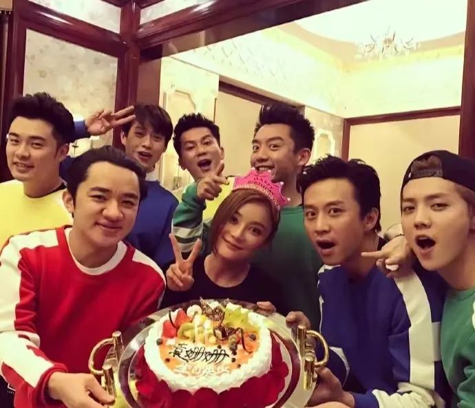 袁姗姗的37岁生日,仅孙坚发文祝福,体现娱乐圈的人情冷暖_腾讯新闻