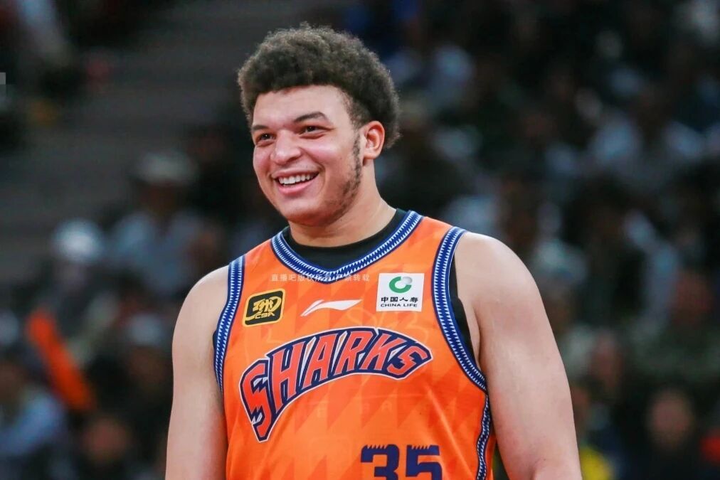 CBA最新消息！杜鋒成困難專業戶，上海兩外援恢復不達預期，遼媒曝張鎮麟轉會內幕 - 