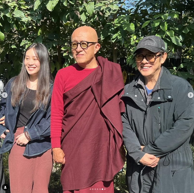 李连杰会笃信佛法与2004年印尼海啸的经历有关,当时他们一家四口去