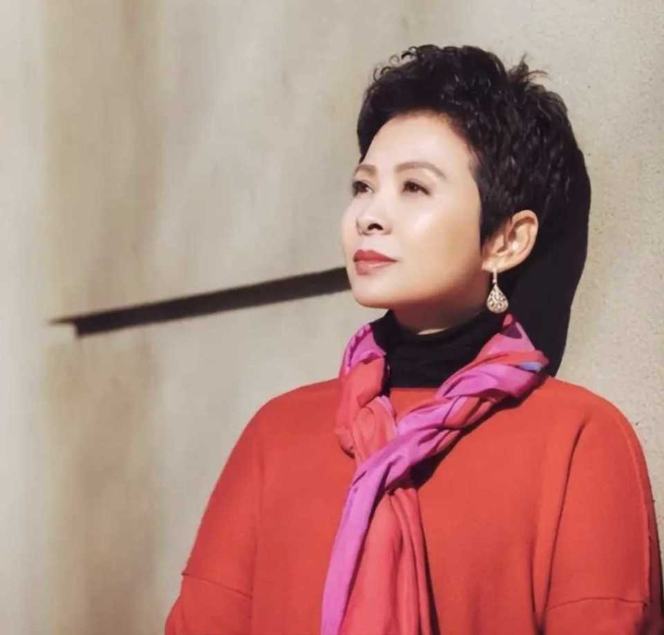 被赖昌星"毁了"的两位美女明星,除董文华外,另一人是谁?