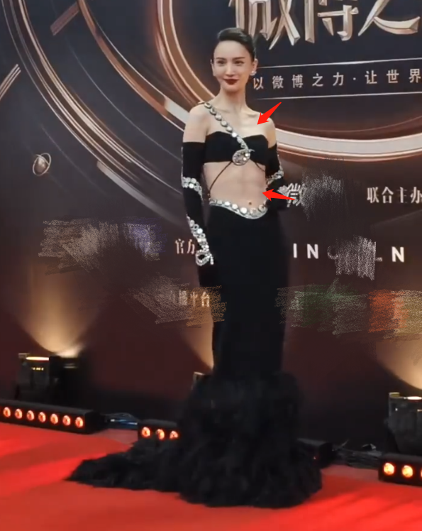金晨近照瘦出新高度,身材单薄有腹肌,排骨胸和"h腰"格外抢镜_腾讯新闻
