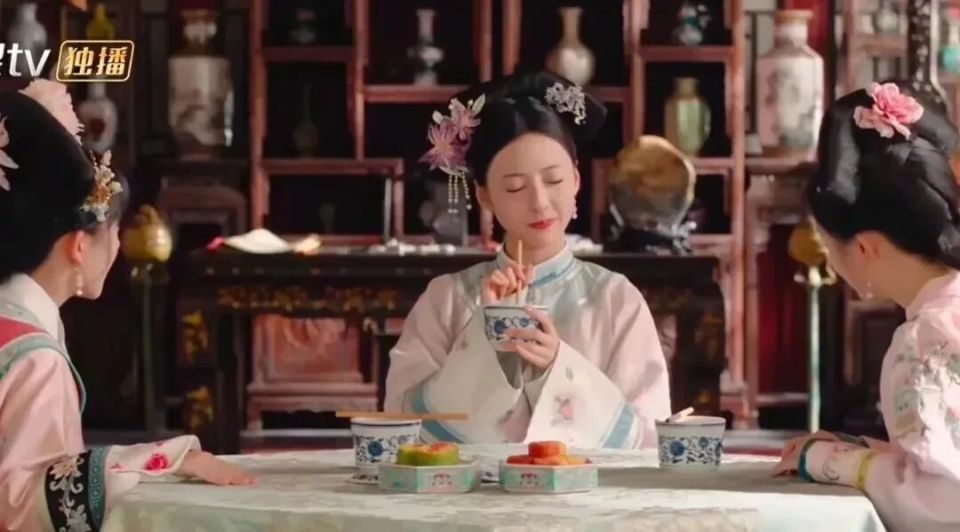 新剧《还珠》迎来剧情大反转，女主的真实身份竟然是金锁！乾隆下令全城通缉小燕子和紫薇，男女主结伴去往济南，悬赏100两寻找金锁_腾讯新闻