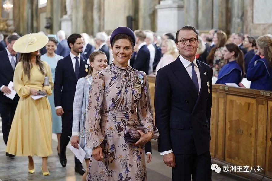 不羁放纵爱儿子的青蛙国王即位半个世纪了