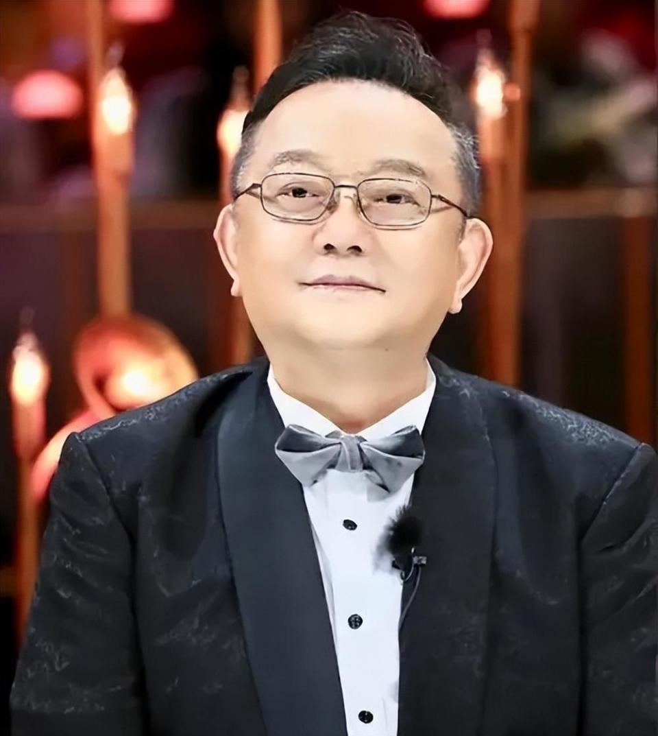 晚年有了儿子的王刚本以为可以安度晚年,但如今的情况却让人感叹