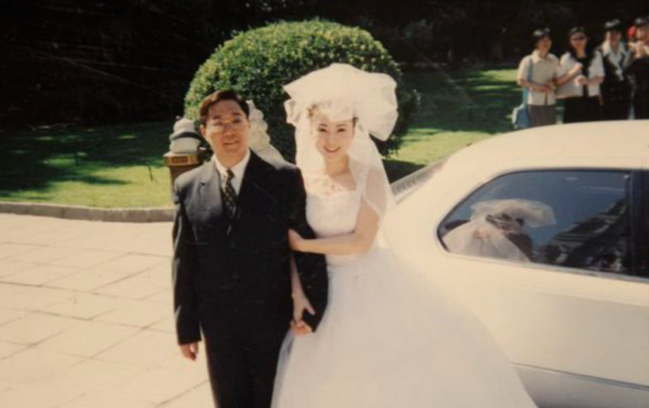 安雯：19岁因《红楼梦》得名，婚后23年被宠成孩子，却因痴情误终生_腾讯新闻