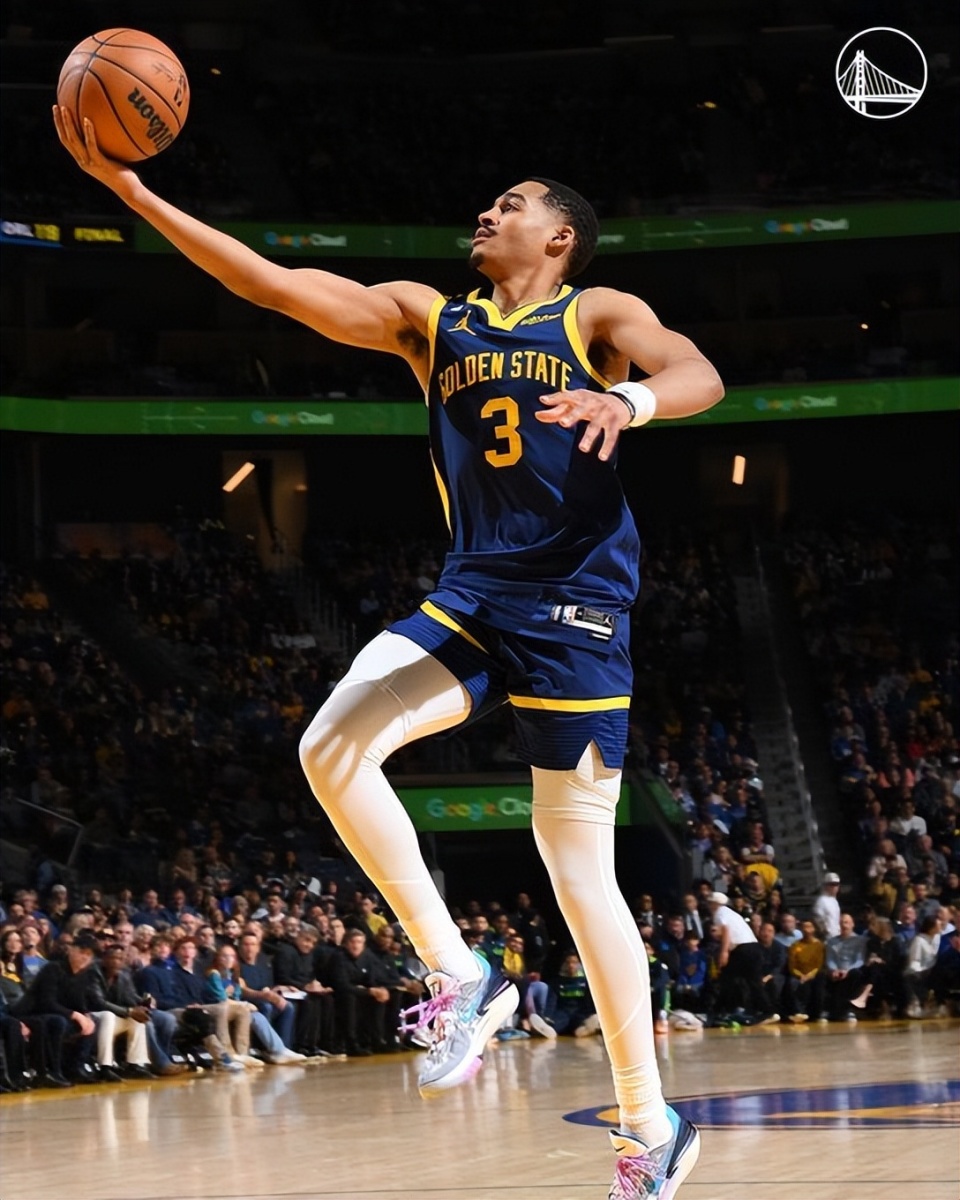 爵士队记发声嘲讽 美球迷不满科尔安排