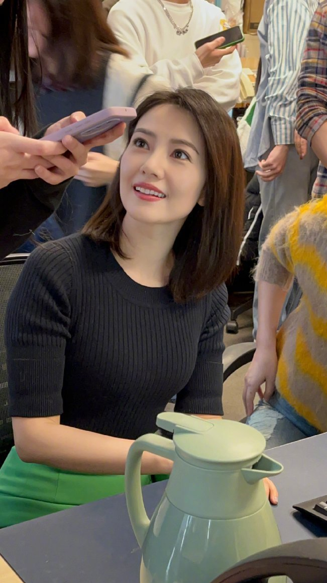 03版倚天美人颜值对比,高圆圆花期长,林静变化大,黄衫女子神秘