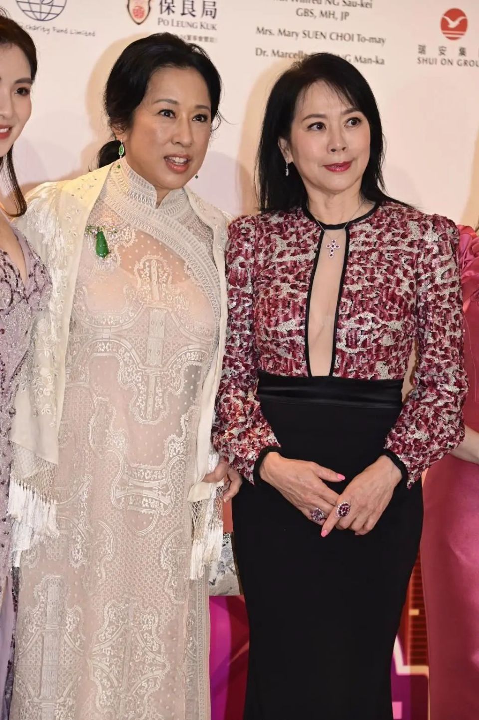 看了65岁朱玲玲近照,才知道年轻美貌在"富贵相"面前不值一提