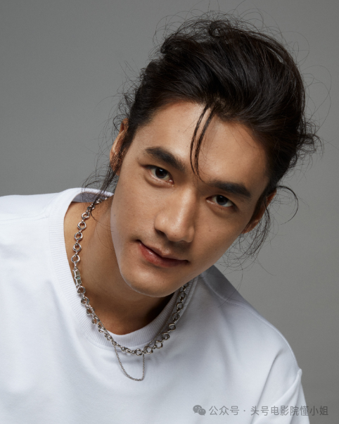 雷佳音,和之前出现在外媒曝光名单中的易烊千玺,张子枫,范伟,王传君