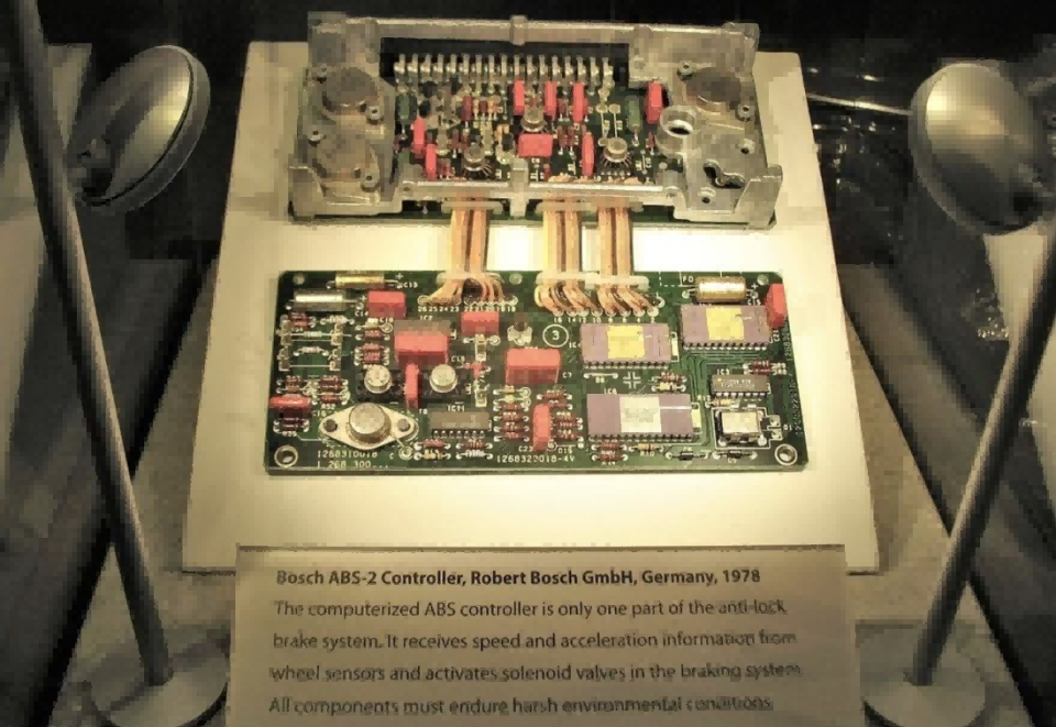 光刻机行业巨头ASML背后有什么秘密？【大小马聊科技】_腾讯新闻