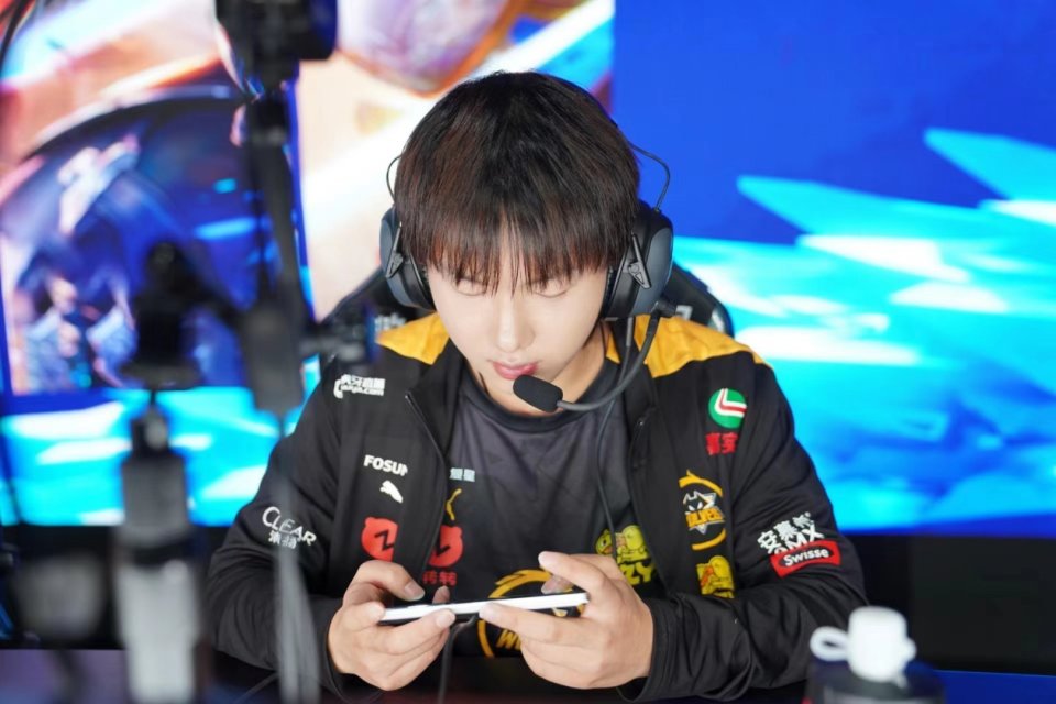 rw侠确认引进fly,请回行天,挂牌小夜