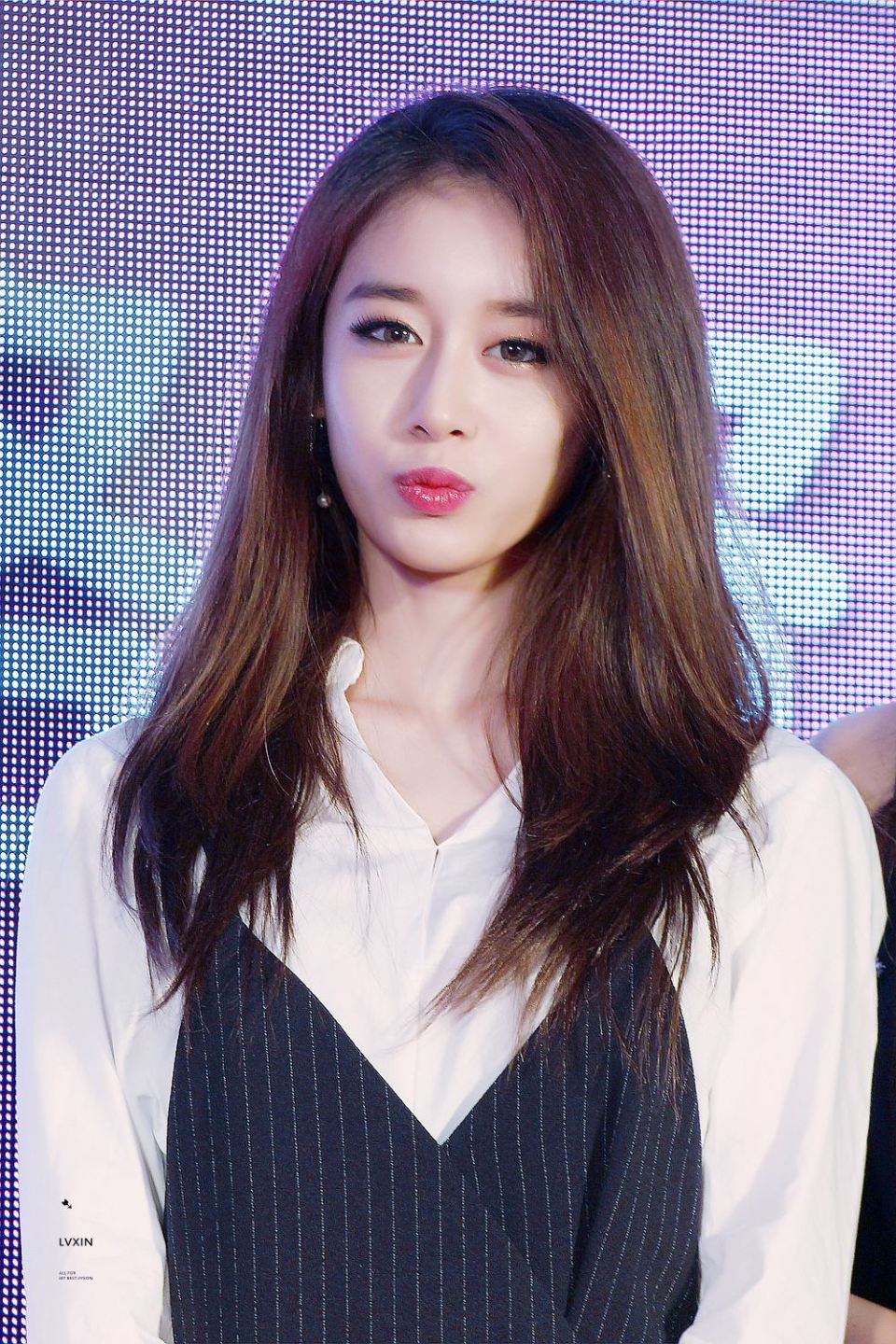 艰难的发展期,而她从出道也传出不少绯闻,但真正公开恋情的只有李东健