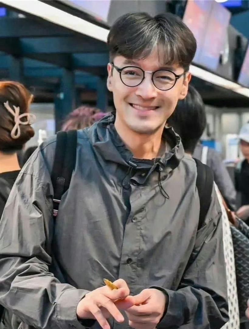 20年前，张冕为护胡歌离世，胡歌许诺赡养其父母，如今他做到了吗_腾讯新闻