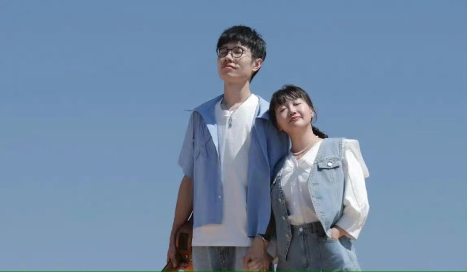 麦琳李行亮被偶遇商演，没离婚，邻居辟谣麦麦非常豁达非常热心_腾讯新闻