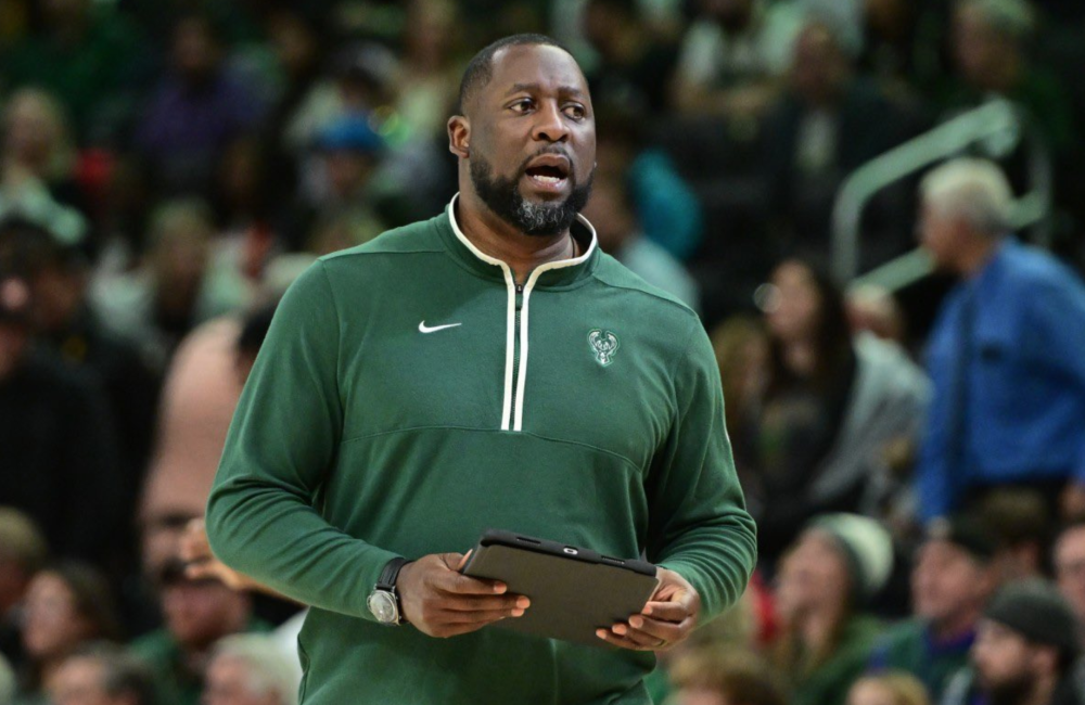 雄鹿解雇主教练格里芬内情曝光里弗斯大概率会成为他的继任者