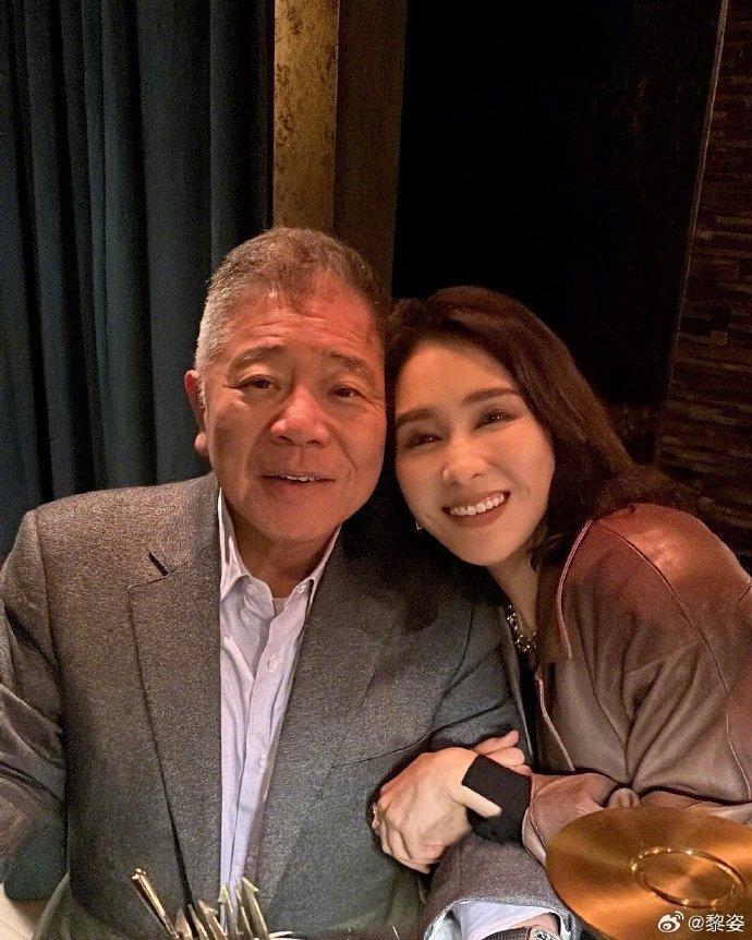 佘诗曼罕晒与黎姿合照,两大女神健身房偶遇,同款冻龄颜值超养眼