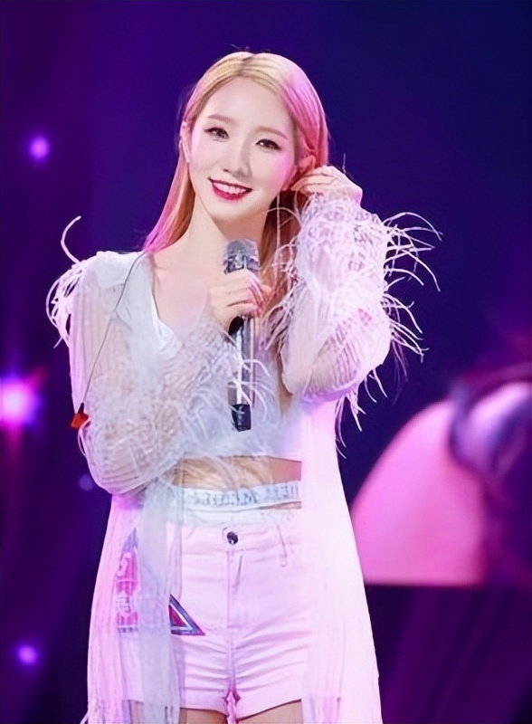 这位女明星就是孟美岐.