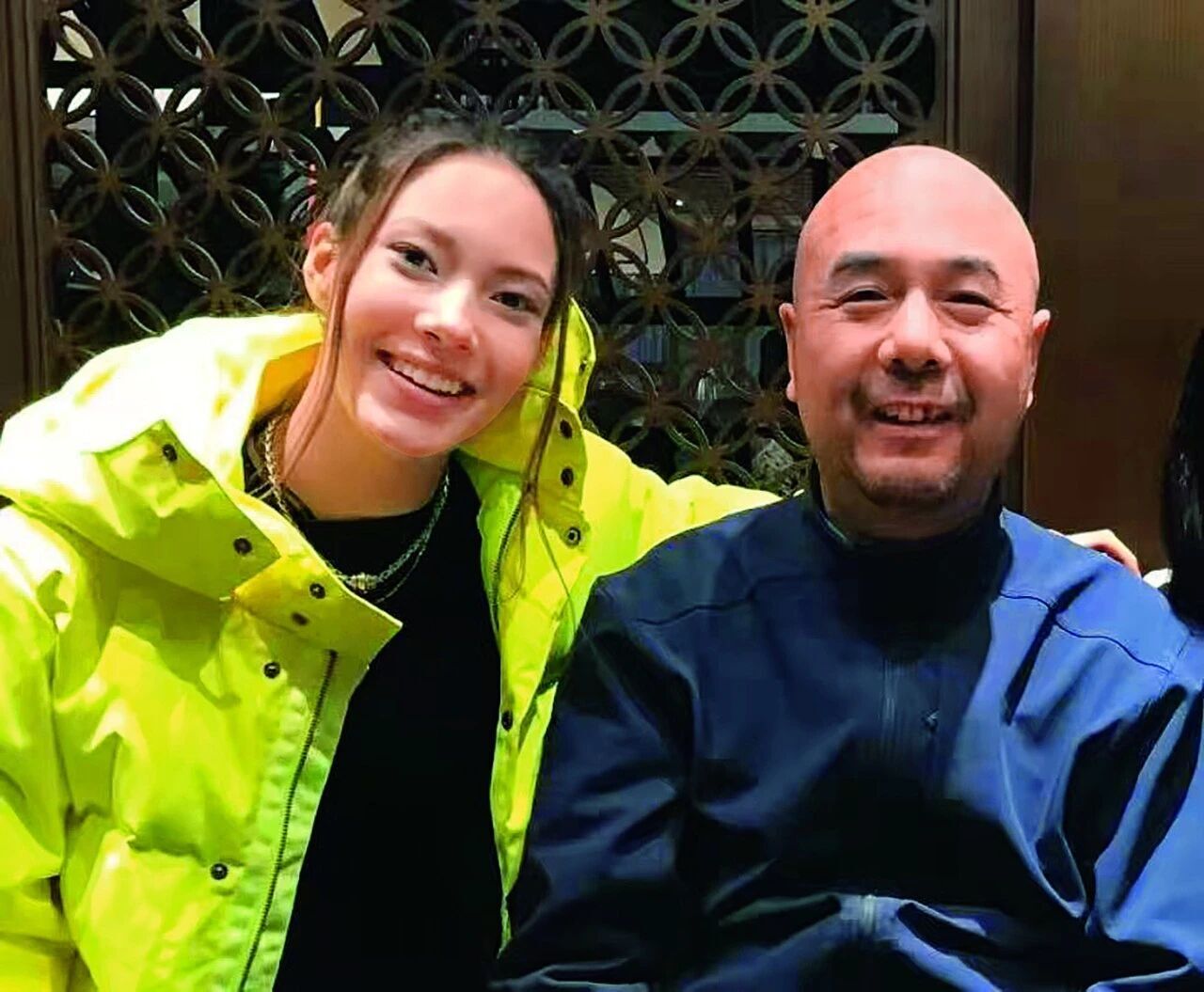 “我是愛凌，一個愛玩愛鬧的中國女孩兒” - 