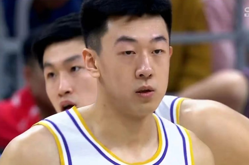 广东男篮170痛击北控周琦54胡明轩11分王少杰93张帆9分