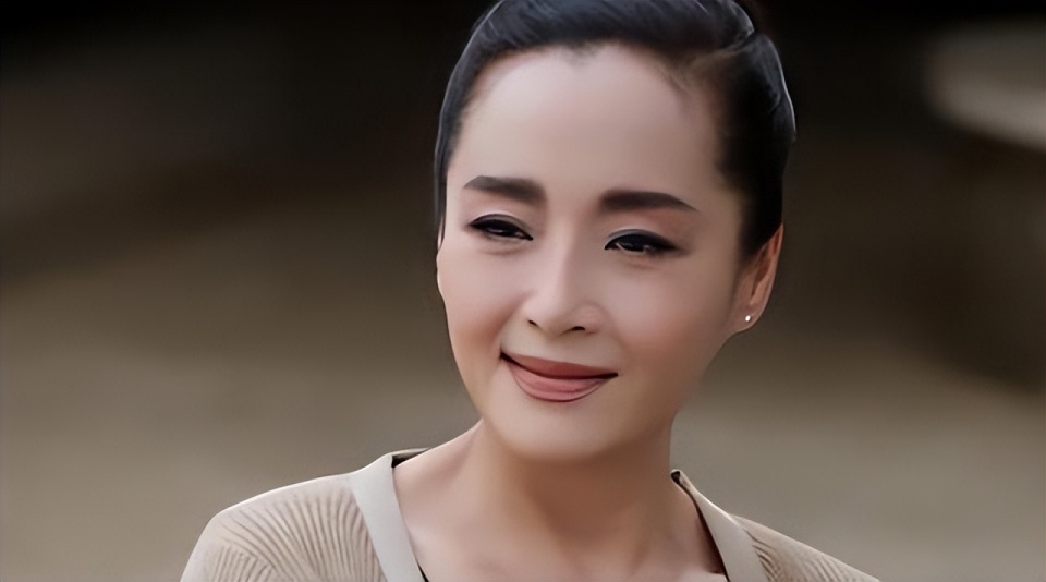 额头都不敢露就别尬吹美女了，扛得住大光明发型，才是真神颜_腾讯新闻