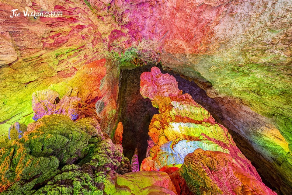 呼吸香甜的空气感受天坑下的奇景百姓的疗养院巴马百魔洞