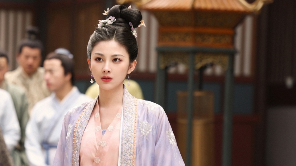 《大奉打更人》最新路透，王伊瑶饰演飞燕女侠李妙真，期待不？ _腾讯新闻