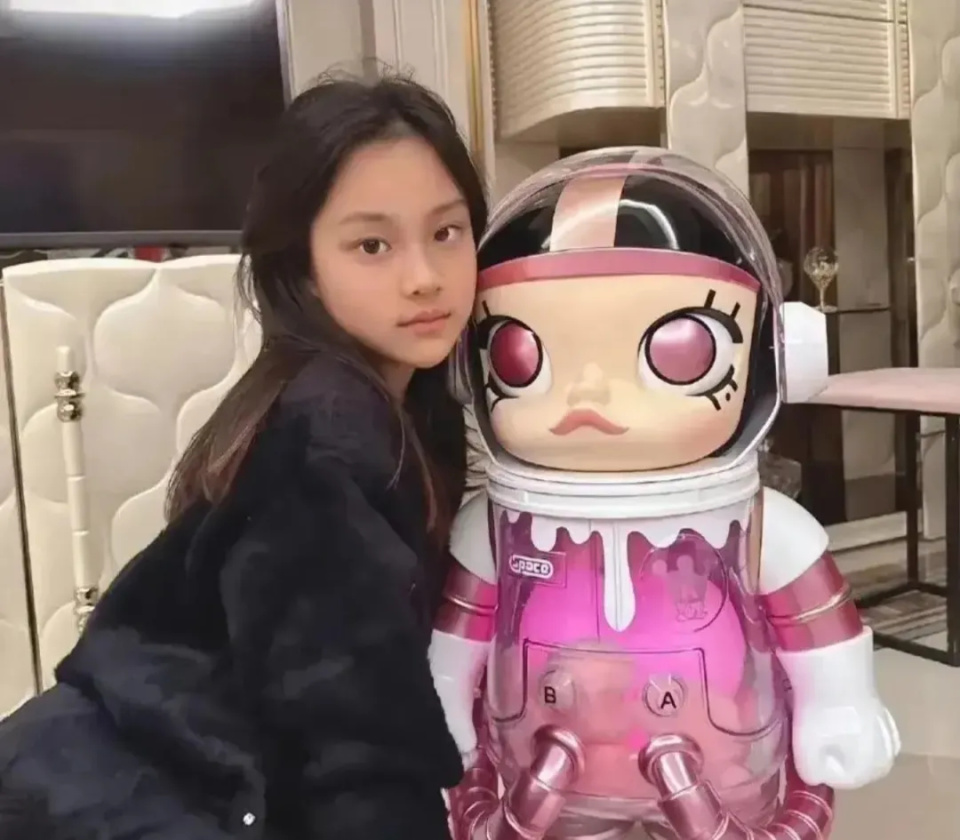 甜馨发文道歉,注销微博,与提到妈妈事情的网友激烈对骂_腾讯新闻