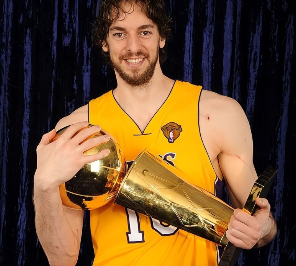 11年保罗申请交易,各队报价如何?两队大手笔,无缘联手科比