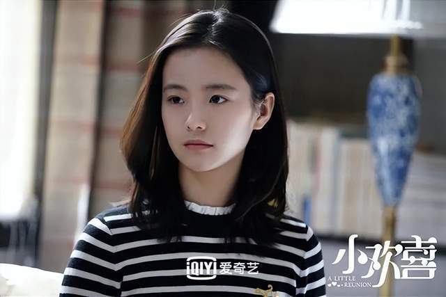 她怎么也谈了个小糊咖?