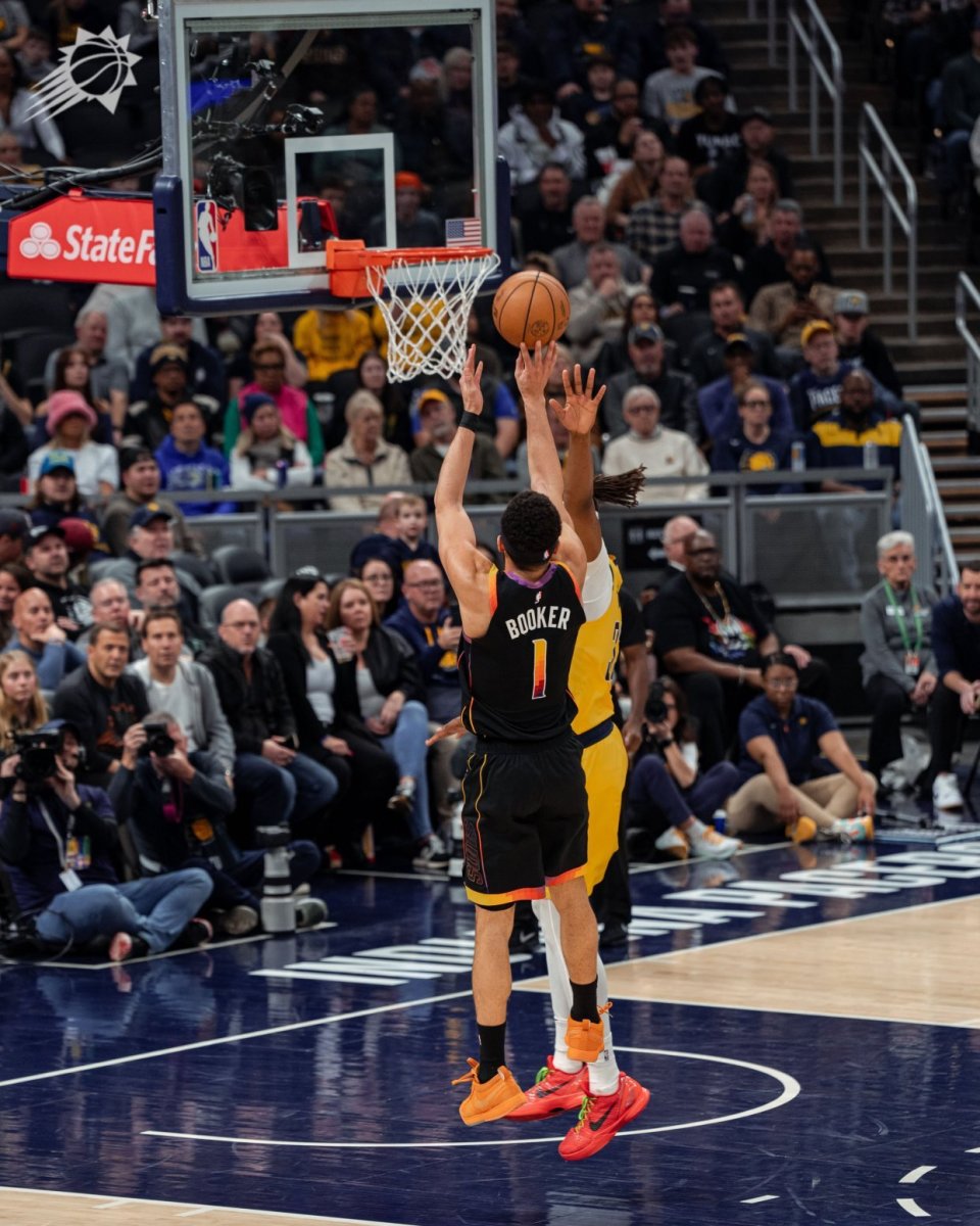 布克37投62 5 4连刷10项纪录 惨遭准绝杀遗憾空砍