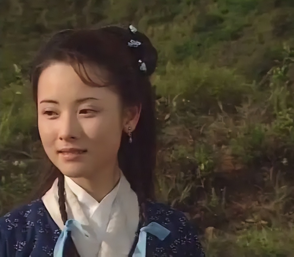 杨明娜跟港圈很早就开始合作了,胡歌,杨幂主演的《新聊斋志异之小倩》
