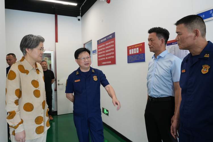 南翔镇丨上海市消防救援总队总队长梁云红来翔调研指导消防安全工作