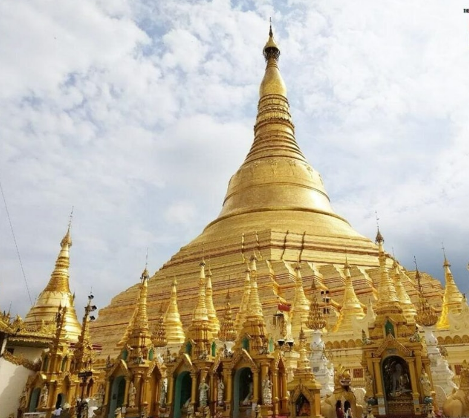 缅媒报道,仰光瑞德贡大金塔管理组消息,7月份内,有40多万人次拜佛朝圣