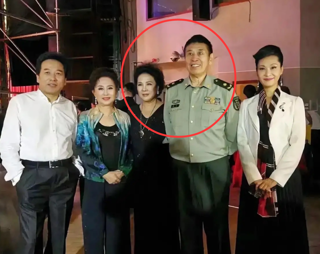 程志一度将所有心思投放在歌唱事业上,直到遇到了后来的妻子王秀芬