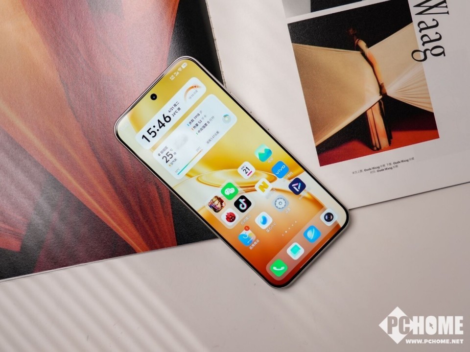 vivo Y600 Pro浮光金实拍 一眼沦陷的鎏金水波美学_腾讯新闻