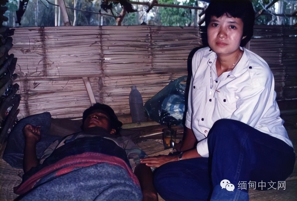 20世纪80年代,辛德娅茂是缅甸一个偏远村落的年轻医生,她目睹了国家的
