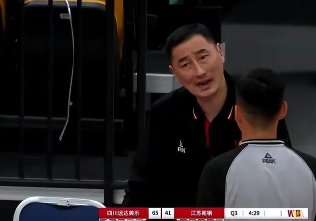 悲痛！江苏女篮主教练丁铁去世，教练员已成高危行业_腾讯新闻