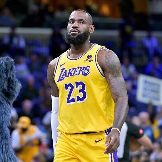 詹姆斯成nba历史上在季后赛拿到25 5 10年龄最大球员