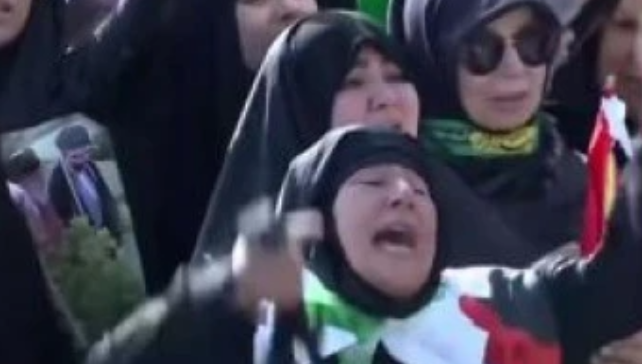伊朗民众泪别哈梅内伊