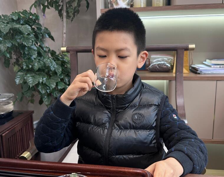 旭旭宝宝儿子是高手,游戏中有女徒弟,两人暧昧聊天被曝光