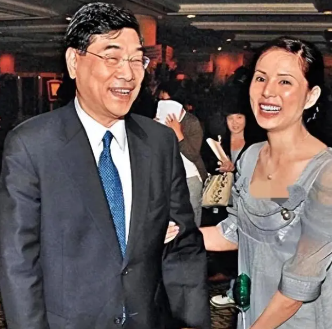 48岁李若彤谈未婚未育原因,让人看到大龄未婚未育女星的心酸_腾讯新闻