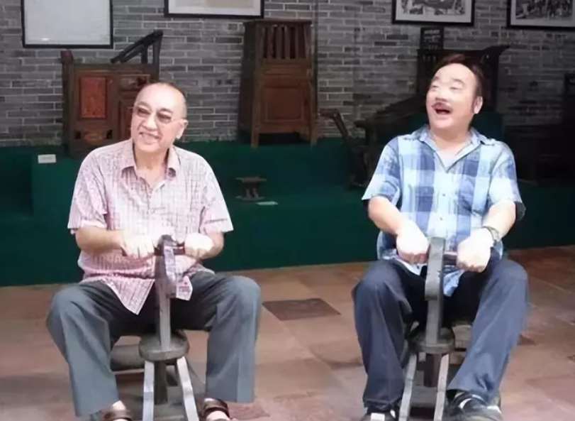 77岁老戏骨卢海潮去世!出身演艺世家,哥哥是知名演员儿子是主持插图2