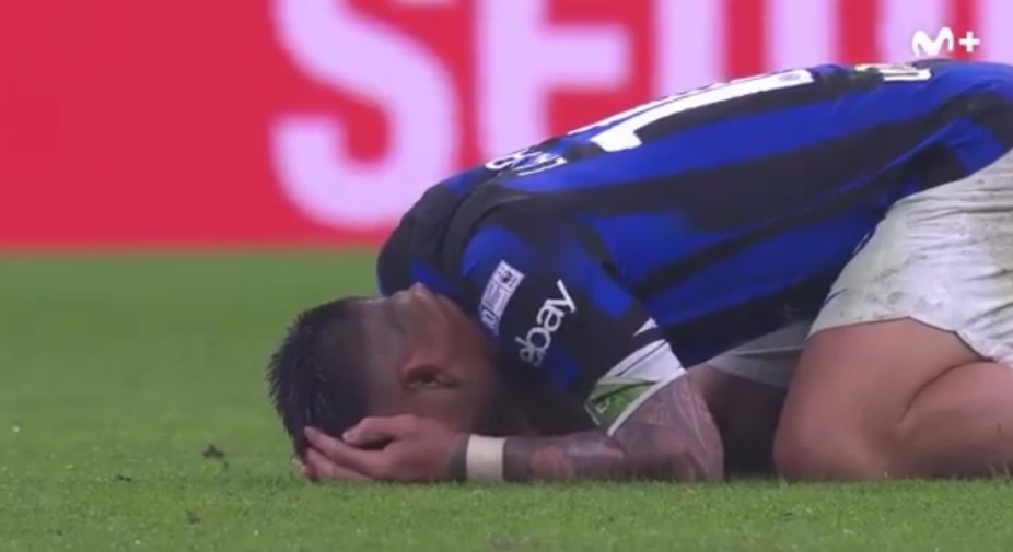 感人!26岁国米队长夺冠后痛哭 爬上球门庆祝,采访哽咽:我圆梦了